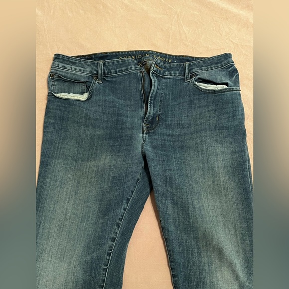 American Eagle Medium Wash - Picture 2 of 3